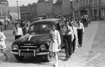 Pionýři v pohřebním průvodu, Krnov, 1960