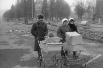 Sovětský důstojník na procházce, 1982, Krnov